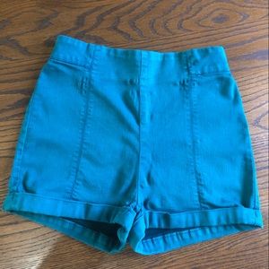 Juniors emerald green shorts size 6